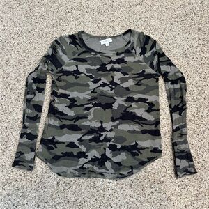 Evereve Camouflage Long Sleeve Top